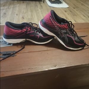 Asic Gels. Fluidrides. Pink and Black. women size 9